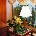 Leonardo Boutique Opera Hotel 4*