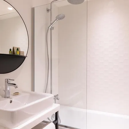 Leonardo Boutique Opera Otel 4*