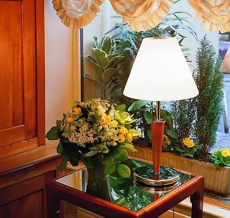 Leonardo Boutique Opera Otel 4*
