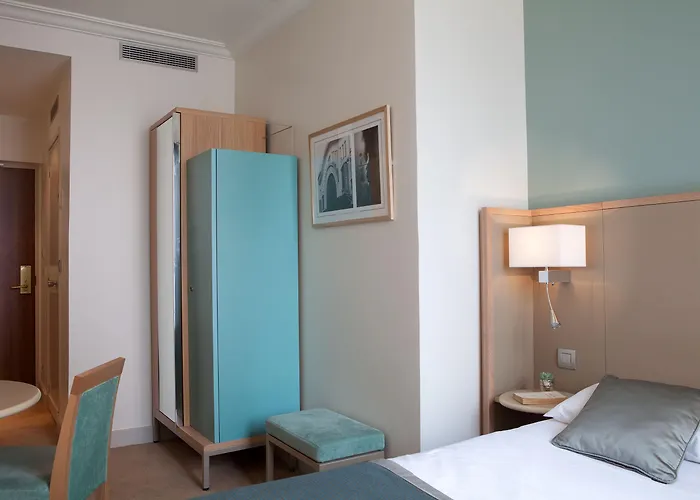 Szálloda Leonardo Boutique Opera 4*