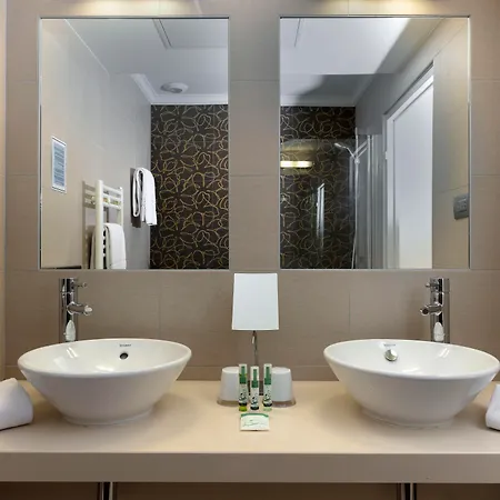 Leonardo Boutique Opera Paris