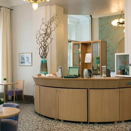 Leonardo Boutique Opera Paryż