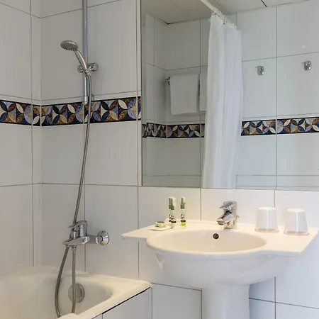 Leonardo Boutique Opera Paris