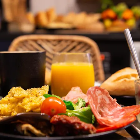 Hotel Leonardo Boutique Opera 4*