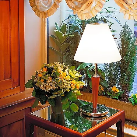 Hotel Leonardo Boutique Opera 4*