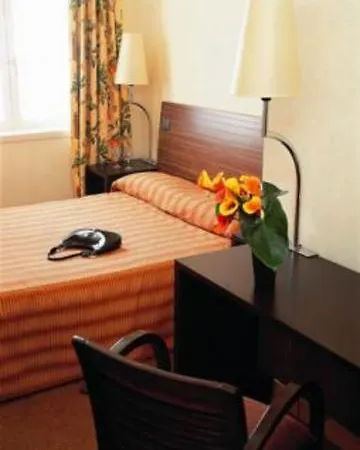 Leonardo Boutique Opera 4*