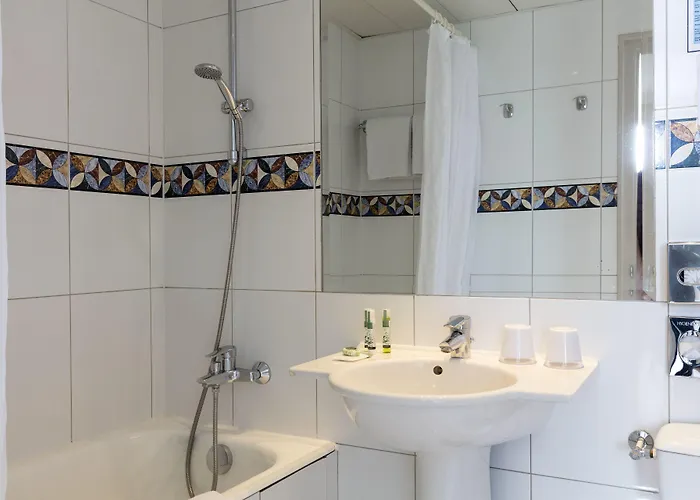 Leonardo Boutique Opera Paryż