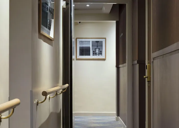 Leonardo Boutique Opera 4*