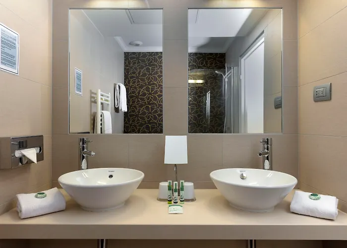 Leonardo Boutique Opera Париж