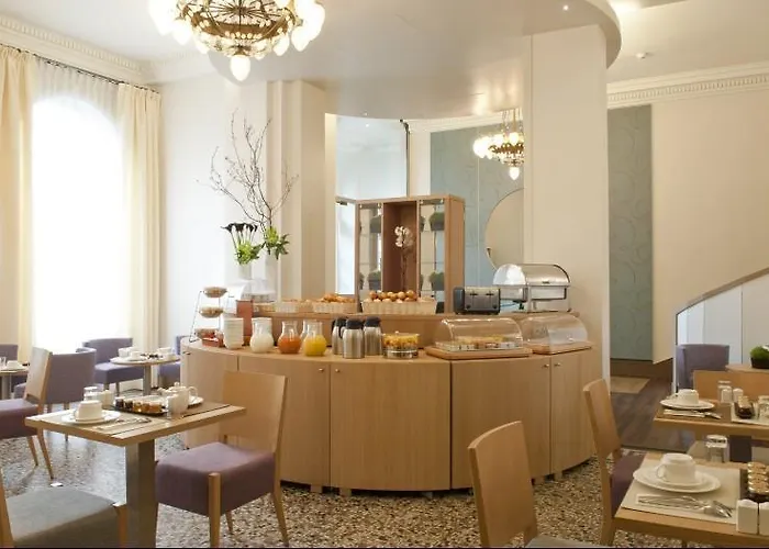 Leonardo Boutique Opera Отель 4*
