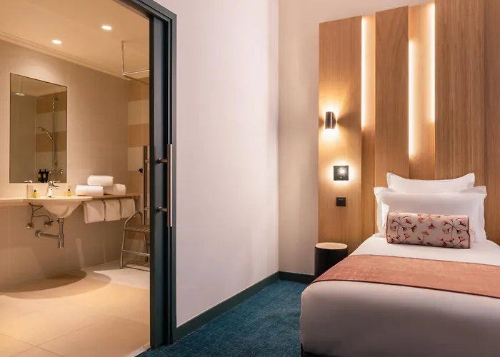 Leonardo Boutique Opera Париж