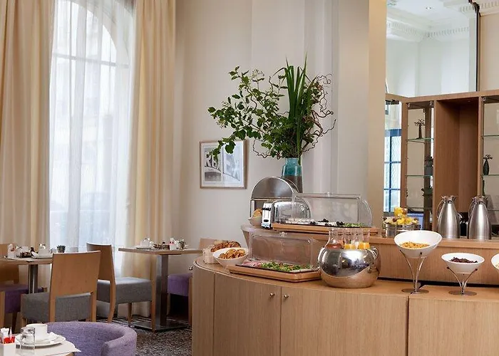 Leonardo Boutique Opera Отель